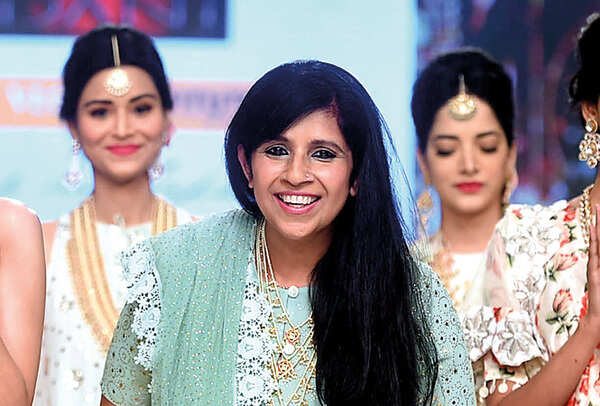 Niki-Mahajan-RAN_8227-Niki-Mahajan-with-models