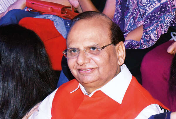 6-Vinai-Kumar-Saxena,-Chairman,-KVIC
