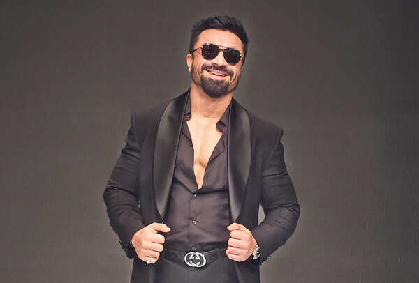RAN_0091-Ajaz-Khan-was-the-special-guest-at-the-Ken-Fern’s-show