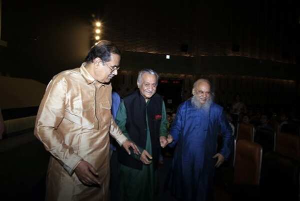 Pt Vijay Kichlu and Shuvaprasanna
