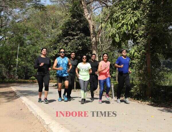 Surbhi Choudhary, Aarti Maheshwari, Neeraj Bhansali, Chandresh Jhurani, Arun Agrawal , Nidhi and Rohit Juneja (4)_edit