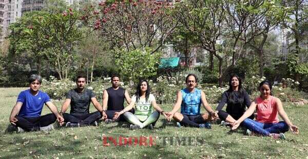 Surbhi Choudhary, Aarti Maheshwari, Neeraj Bhansali, Chandresh Jhurani, Arun Agrawal , Nidhi and Rohit Juneja (1)_edit