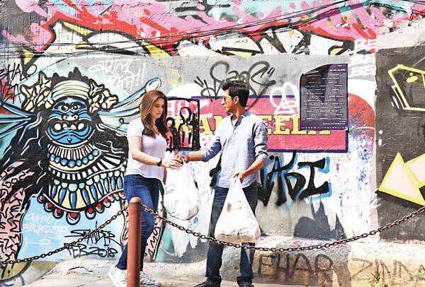 Zareen and Anshuman were also seen clicking pictures near the graffiti area