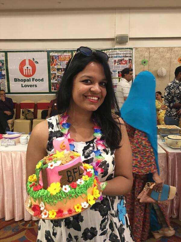 Nilisha Agrawal with her cake