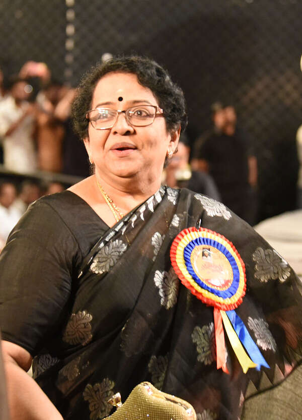 Mallika Sukumaran (2)