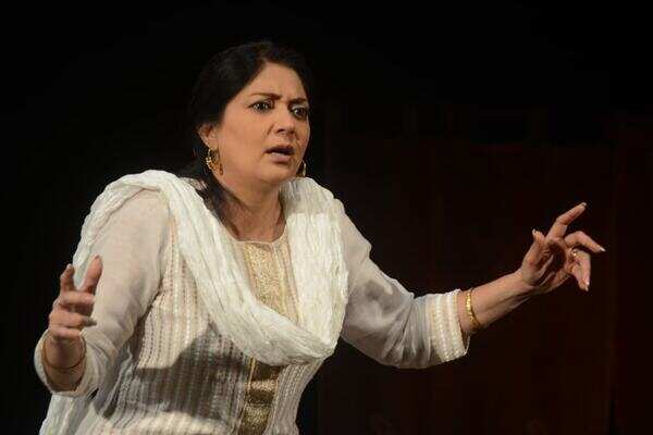 Lubna Salim in Gudamba