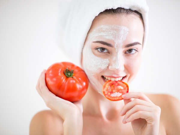 How tomatoes help in treating blackheads and whiteheads naturally ...