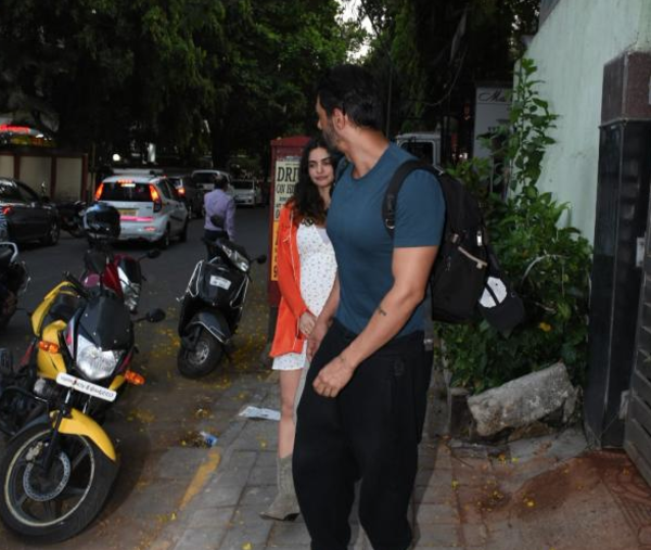 Arjun Rampal's Girlfriend Gabriella Demetriades Flaunts Her Baby Bump ...