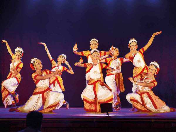 Tales of Rama, Krishna and more told through spellbinding Kuchipudi ...