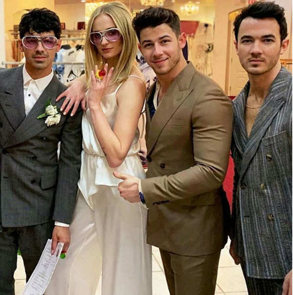 Joe Jonas and Sophie Turner Get Married at Las Vegas Chapel