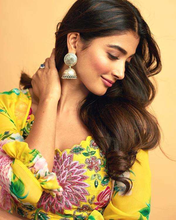 Gorgeous Alert! Pooja Hegde looks resplendent in a yellow floral outfit ...