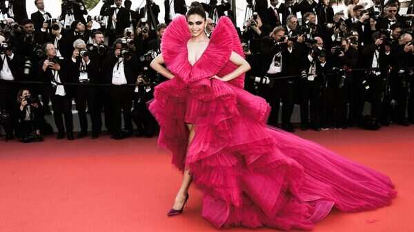 beyonce and deepika pink dress Throwback: When Beyonce replicated Deepika Padukone's Cannes look at a  concert | Hindi Movie News