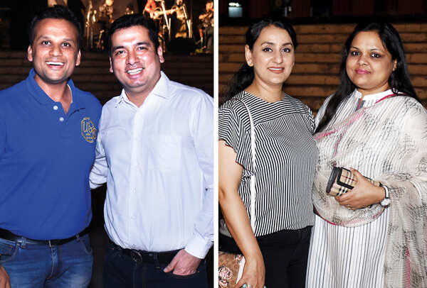 (L) Khushal and Yogesh (R) Meena Bajaj and Shikha Agarwal (BCCL/ Vishnu Jaiswal)