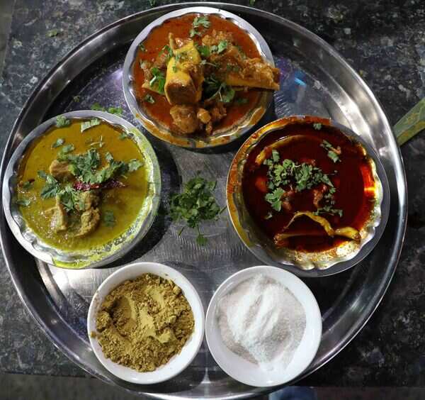 Achar Gosht, Nalli Nahari and Shahi Khichda thali Mod. Raees