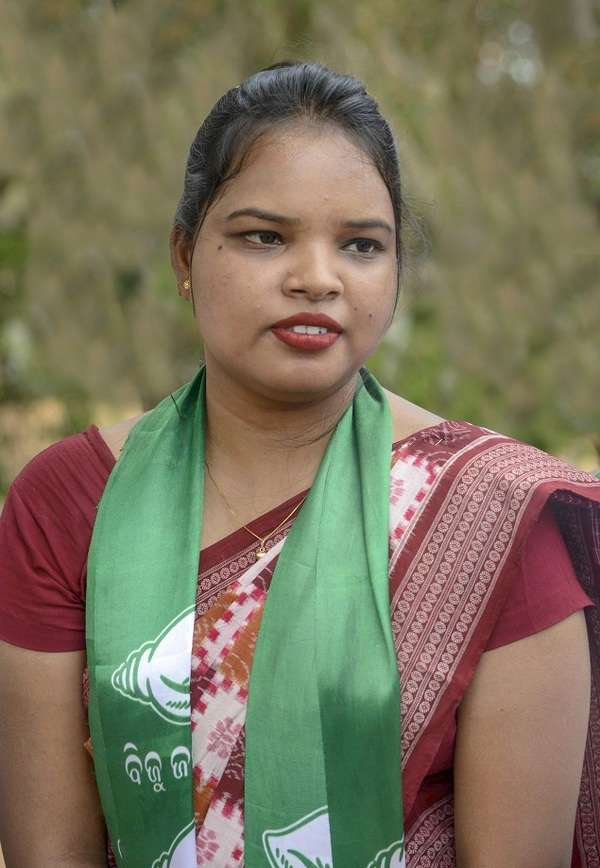 Mahua Moitra's 'bright pink & green saree' jibe ahead of no
