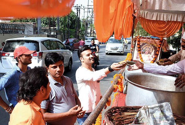 Ab toh Bada Mangal in Lucknow is like a feast: Actor Pranay Dixit - Times  of India