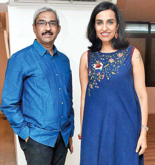 HT11LAKSHMINAMBIAR(RIGHT)