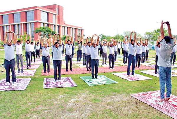 Officials of the Lucknow Metro Rail Corporation also celebrated the Yoga Day (BCCL/ Farhan Ahmad Siddiqui, Aditya Yadav and Vishnu Jaiswal)