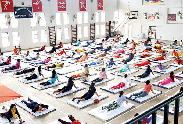 Ladies practicing yoga at an army stadium in the Cantt area (BCCL/ Farhan Ahmad Siddiqui, Aditya Yadav and Vishnu Jaiswal)