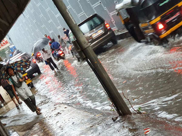 Mumbai gets first spell of heavy rains; traffic affected | Mumbai News ...