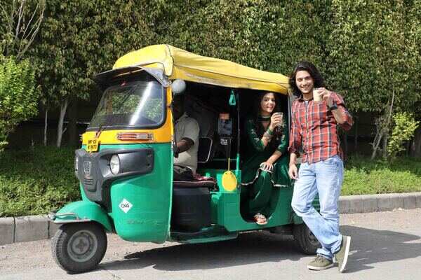 Pranali Rathod and Kinshuk Vaidya enjoying the local delicacy Nagori Shikanji (2)