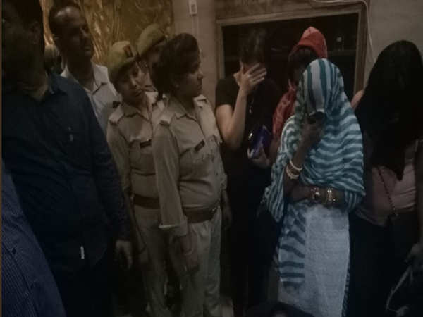 14 Spa Centres Searched In Noida Sector 18 35 Arrested For Running Sex Racket Noida News