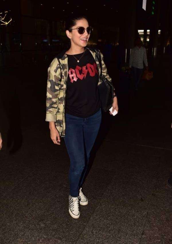 Photos: Sunny Leone hand picks her favorite roses at the airport as she ...