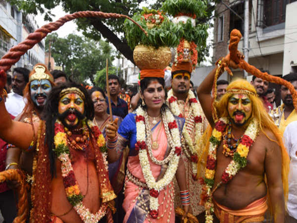 Telangana: Bonalu festival kicks off at Golconda Fort | Hyderabad News ...