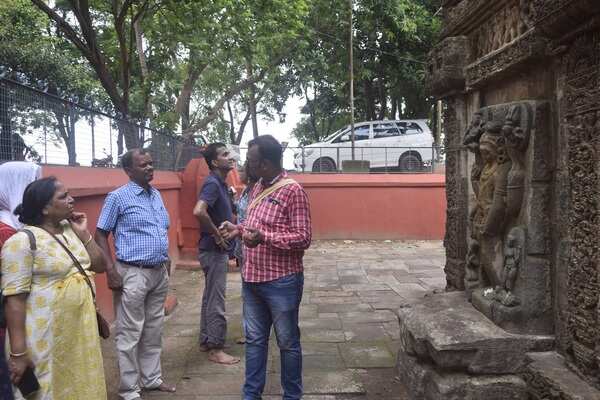 1. Visitors at Singhanatha temple (Gobindapur)