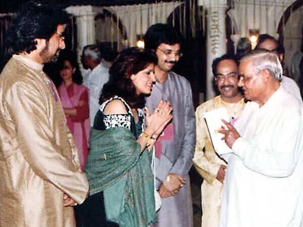 Talat_-Bina-greeting-Atalji