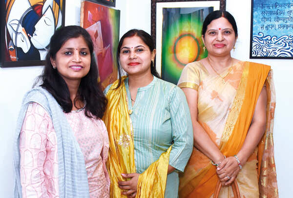 (L-R) Venu Rastogi, Niharika Jaiswal and Dr Rama Sharma (BCCL/ Vishnu Jaiswal)
