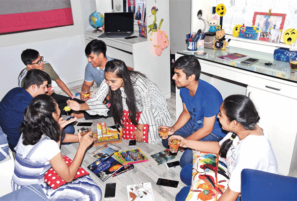 Left-to-Right-shimalya,-raghav,-gaurang,-parth,-shreepriya-,-dhananjay-and-aanya-4