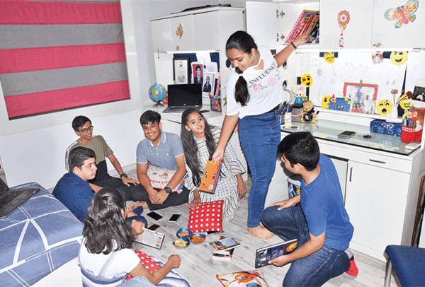 Left-to-Right-shimalya,-raghav,-gaurang,-parth,-shreepriya-,-ananya-and-dhananjay-2