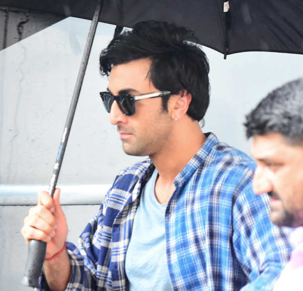 Photos: Ranbir Kapoor looks cool in casual as he gets snapped in