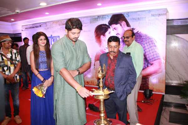 Babu Bhaijaan- Arinadam lights lamp.