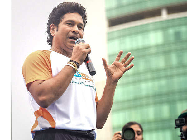 The-Master-Blaster-Sachin-Tendulkar-flagged-off-the-premier-run-at-the-Jio-Gardens-BKC.-Certified-by-AIMS-(Association-of-International-Marathons-and-Distance-Races),-in-association-with-AFI-(Athletics-Fed