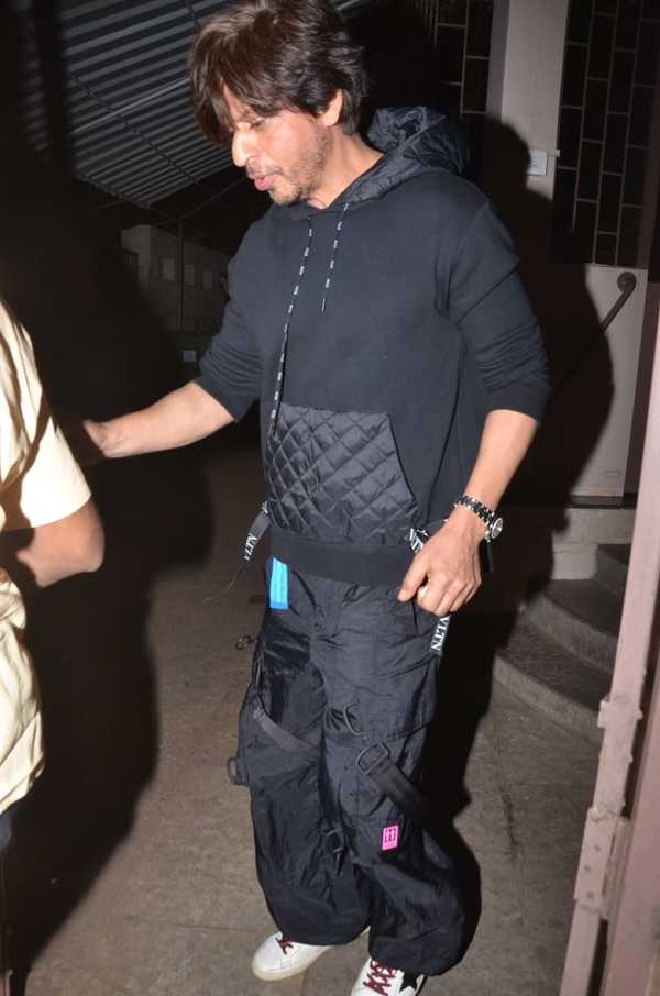 Hey, Shah Rukh Khan! What's with your obsession over military pants?