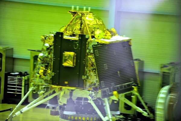 5 days before moonlanding, lander separates from orbiter | India News ...