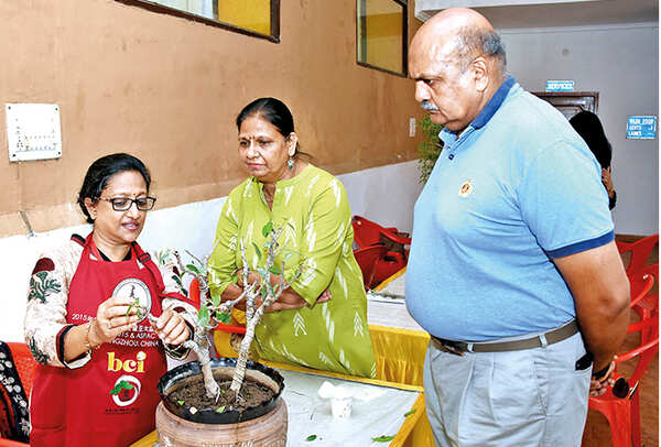 (L-R) Deepa Singhal, Shobha and Col DK Tripathi (BCCL/ Farhan Ahmad Siddiqui)