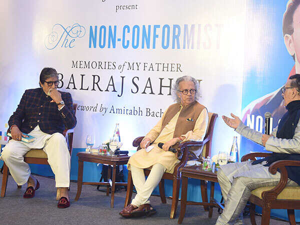 Shri-Amitabh-Bachchan-at-the-book-launch-event-of-legendary-actor-Balraj-Sahani's-biography-authored-by-his-son-Parikshat-Sahani-(1)
