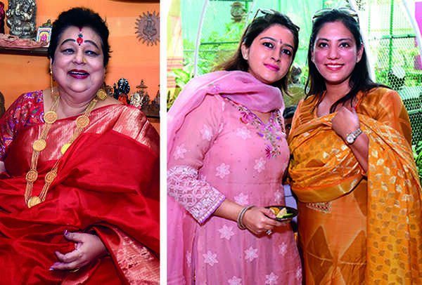 (L) Kumkum Roy Choudhury (R) Kanika and Bhawna (BCCL/ Vishnu Jaiswal)
