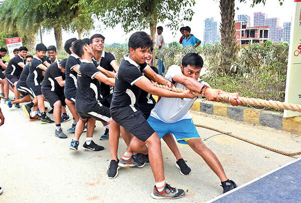 School kids having a fun time in the tug of war (BCCL/ Vishnu Jaiswal)
