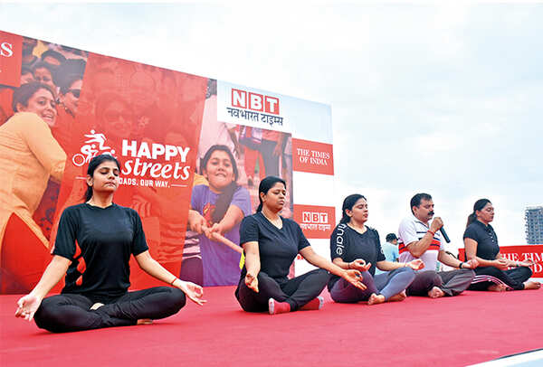 (L-R) Akanksha, Aruna, Jigyasa, Dr Awadhesh Sharma and Shalu Bijani (BCCL/ Vishnu Jaiswal)