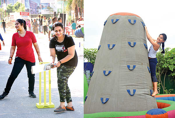 (L) Anjali Dobay and Moni Singh (R) Anushka (BCCL/ Vishnu Jaiswal)