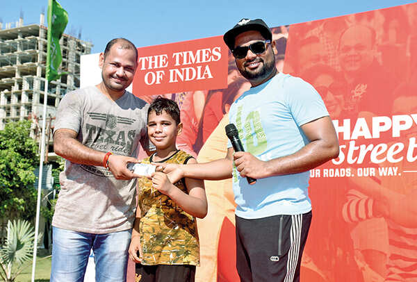 (L-R) Ashok, Ankit with emcee Shadab (BCCL/ Vishnu Jaiswal)