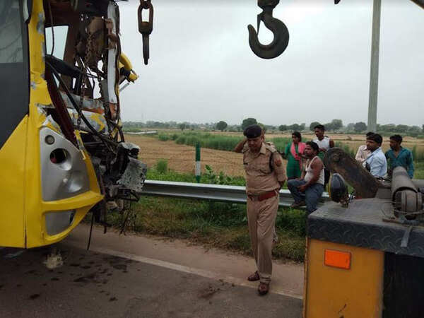 UP: 2 killed, 16 injured after bus rams into truck on Yamuna expressway ...