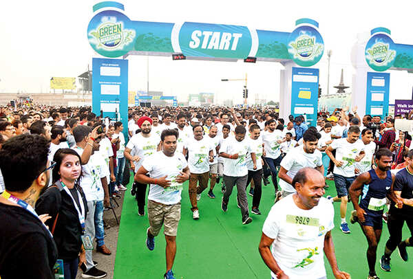 Participants get, set, go for the marathon (BCCL/ Farhan Ahmad Siddiqui)