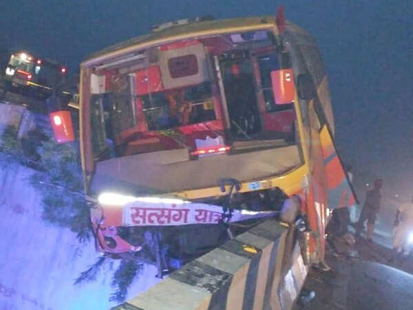 Narrow Escape For Passengers: UP: Narrow escape for passengers as bus ...