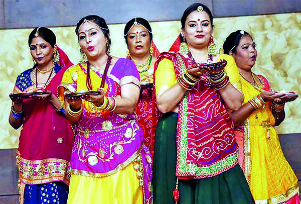 Ladies dancing their hearts out (BCCL/ Pankaj Singh)