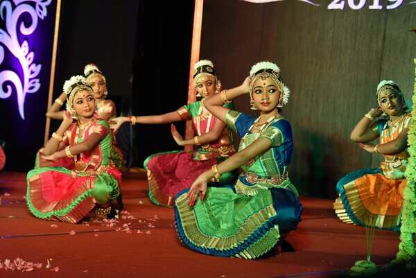 The performance by Students (6)